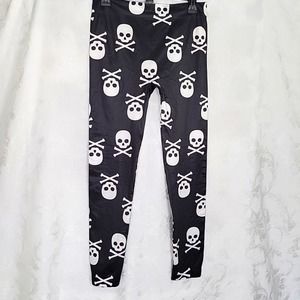 No Boundaries Leggings Size L/G (11/13) Poison Skulls Black White
